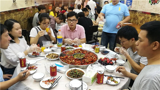 夏日標(biāo)配，小龍蝦盛宴走起！